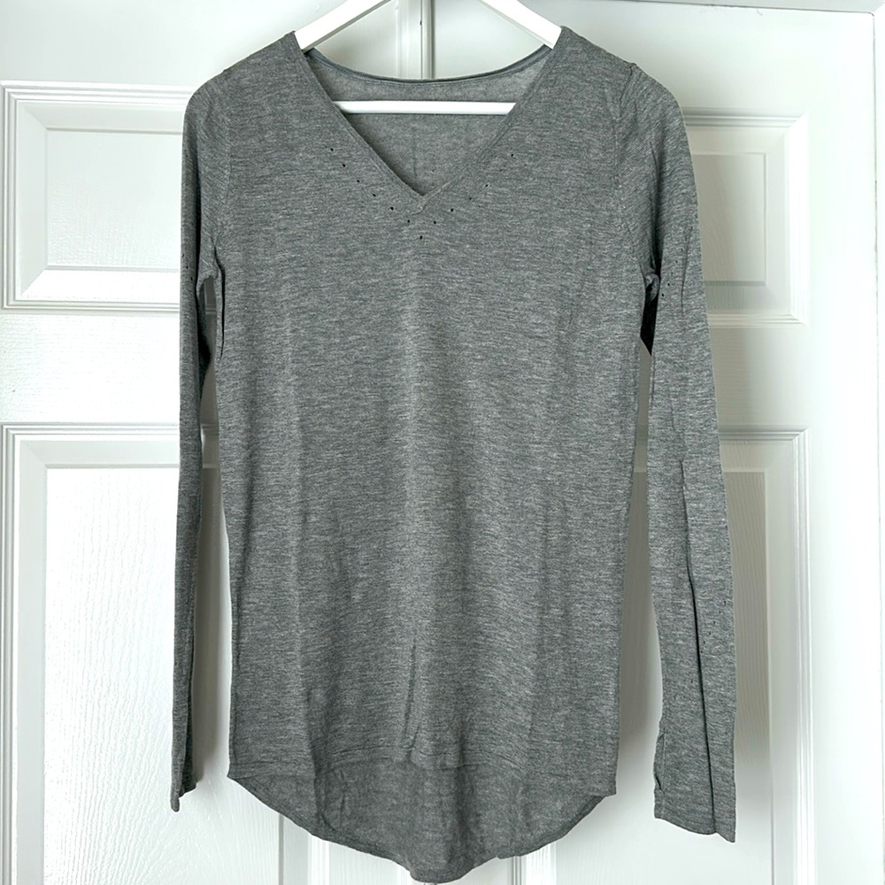 Lululemon v-neck thin sweater size XS